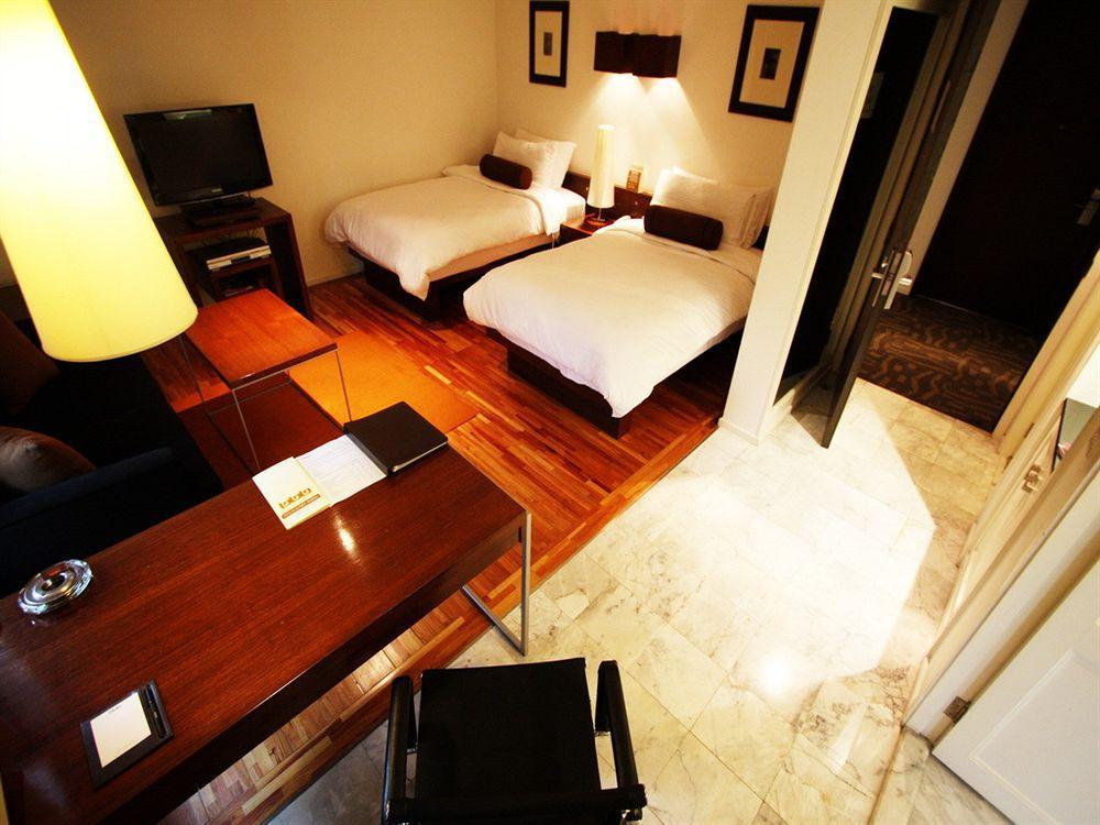 Triple Two Silom Hotel Bangkok Luaran gambar