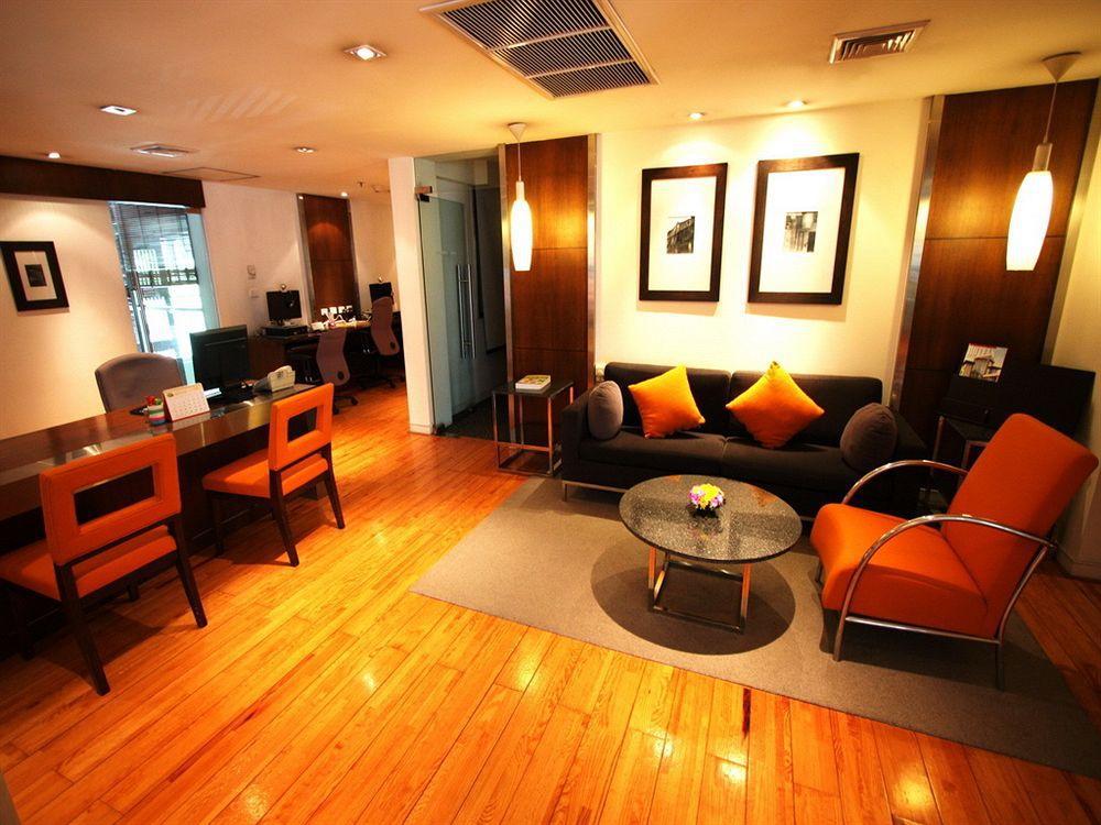 Triple Two Silom Hotel Bangkok Luaran gambar