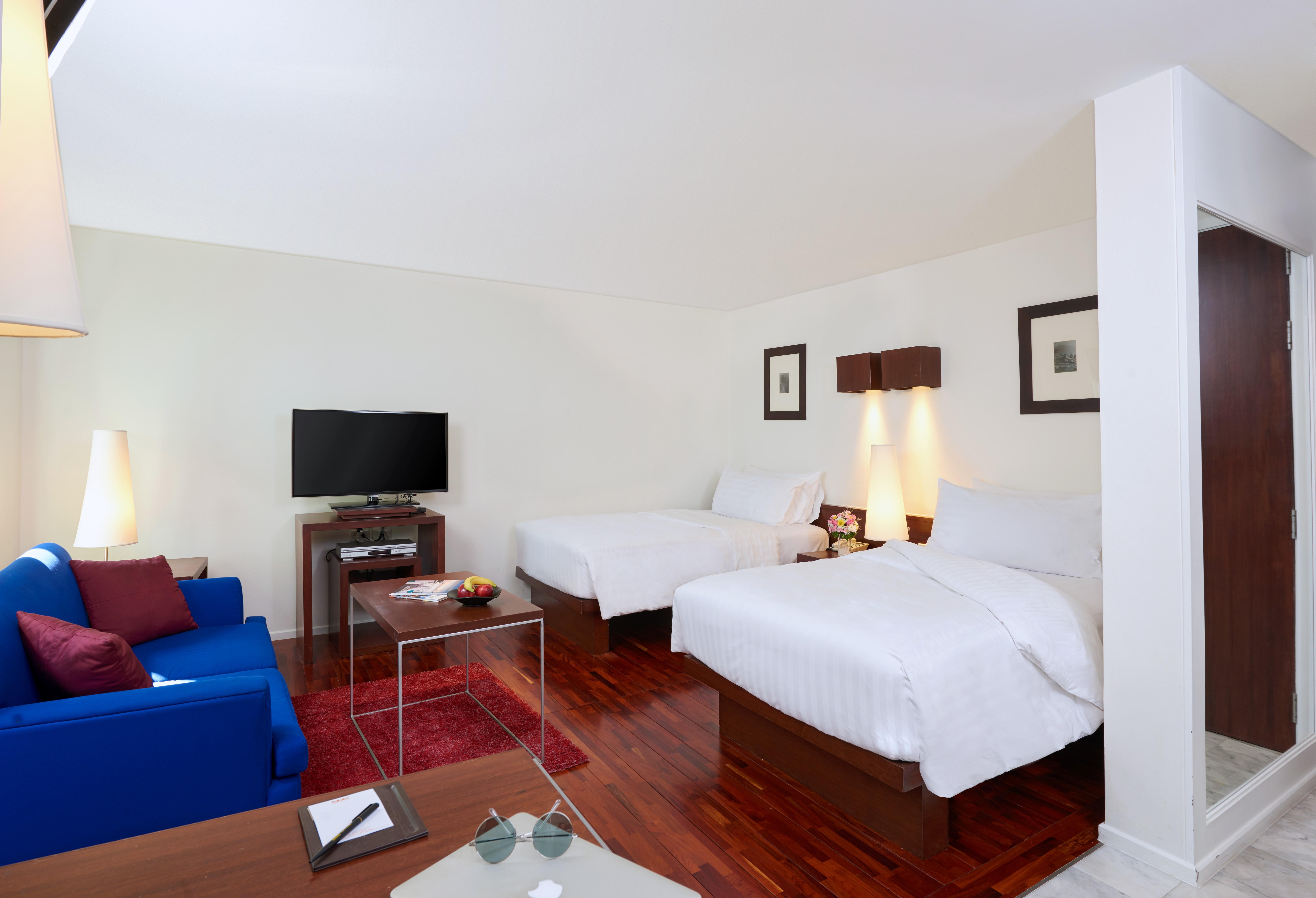 Triple Two Silom Hotel Bangkok Luaran gambar