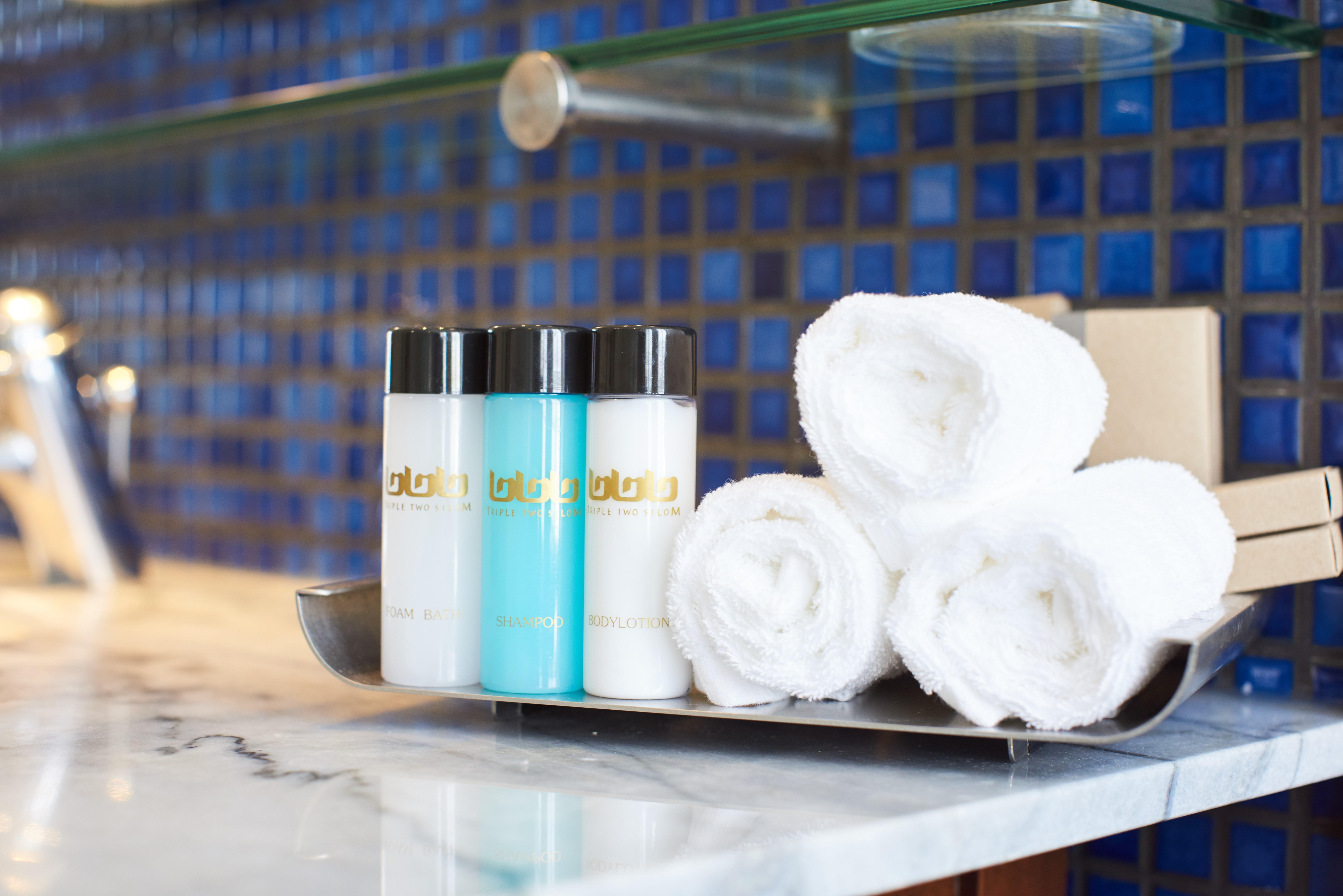Triple Two Silom Hotel Bangkok Luaran gambar