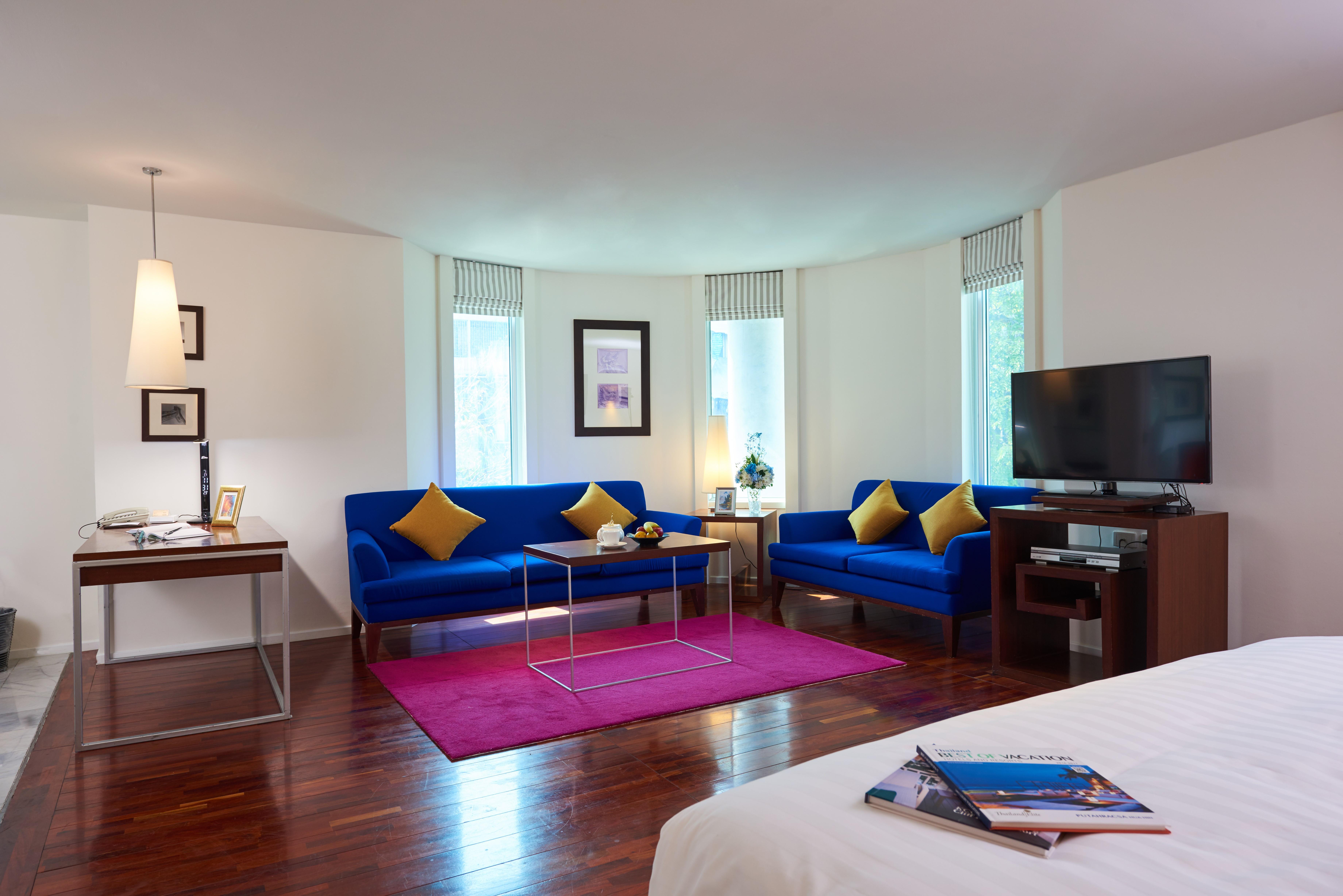 Triple Two Silom Hotel Bangkok Luaran gambar