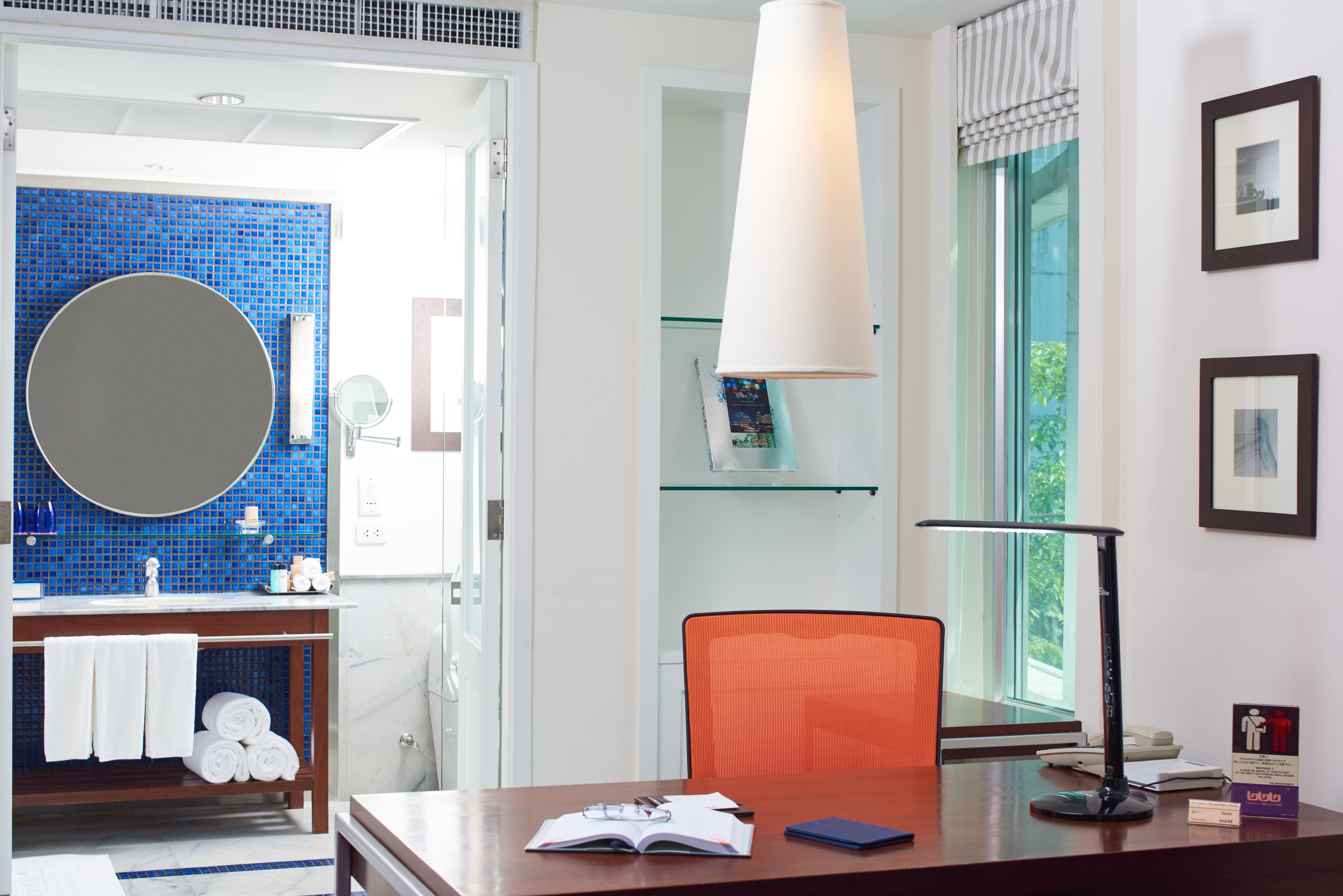 Triple Two Silom Hotel Bangkok Luaran gambar