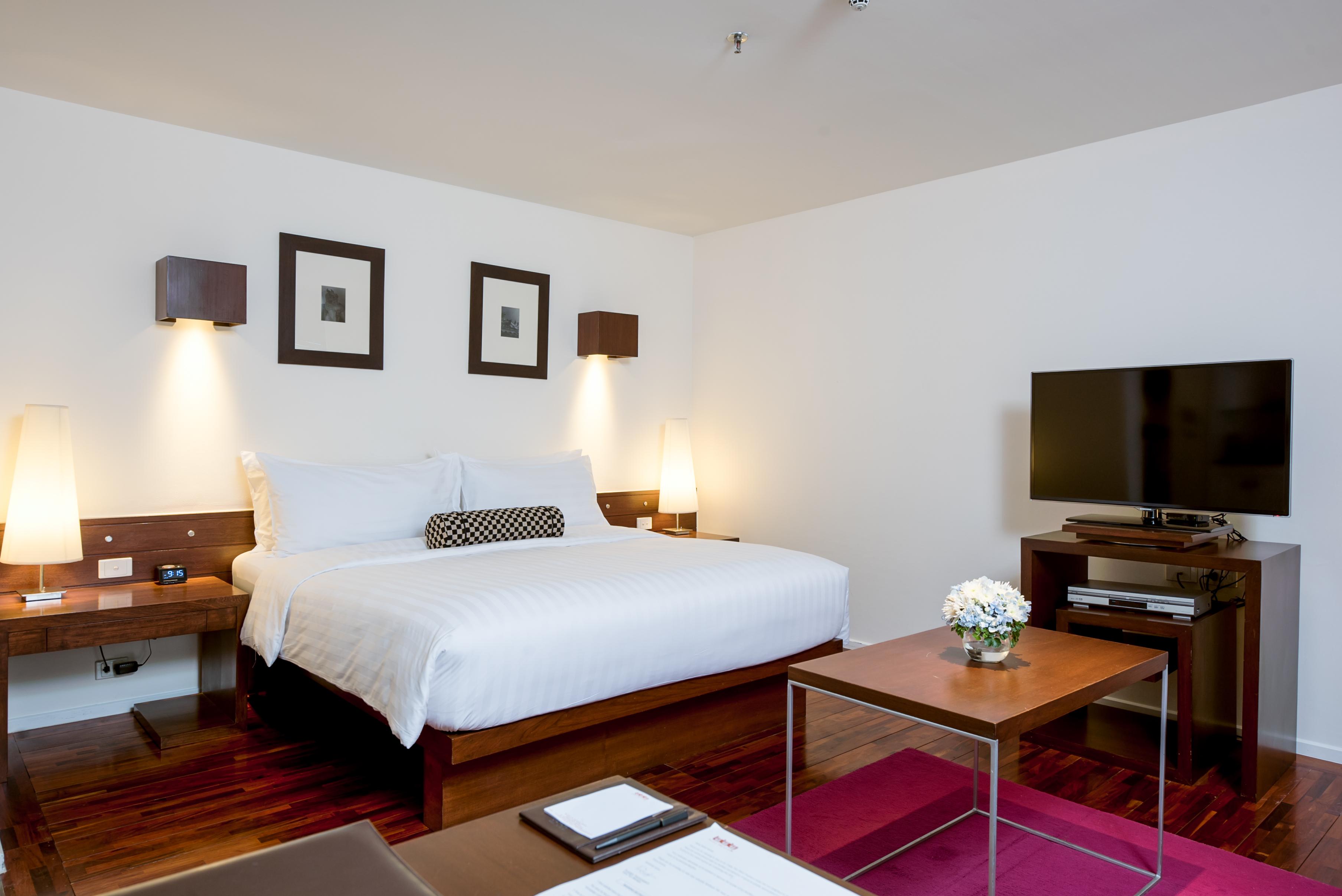 Triple Two Silom Hotel Bangkok Luaran gambar