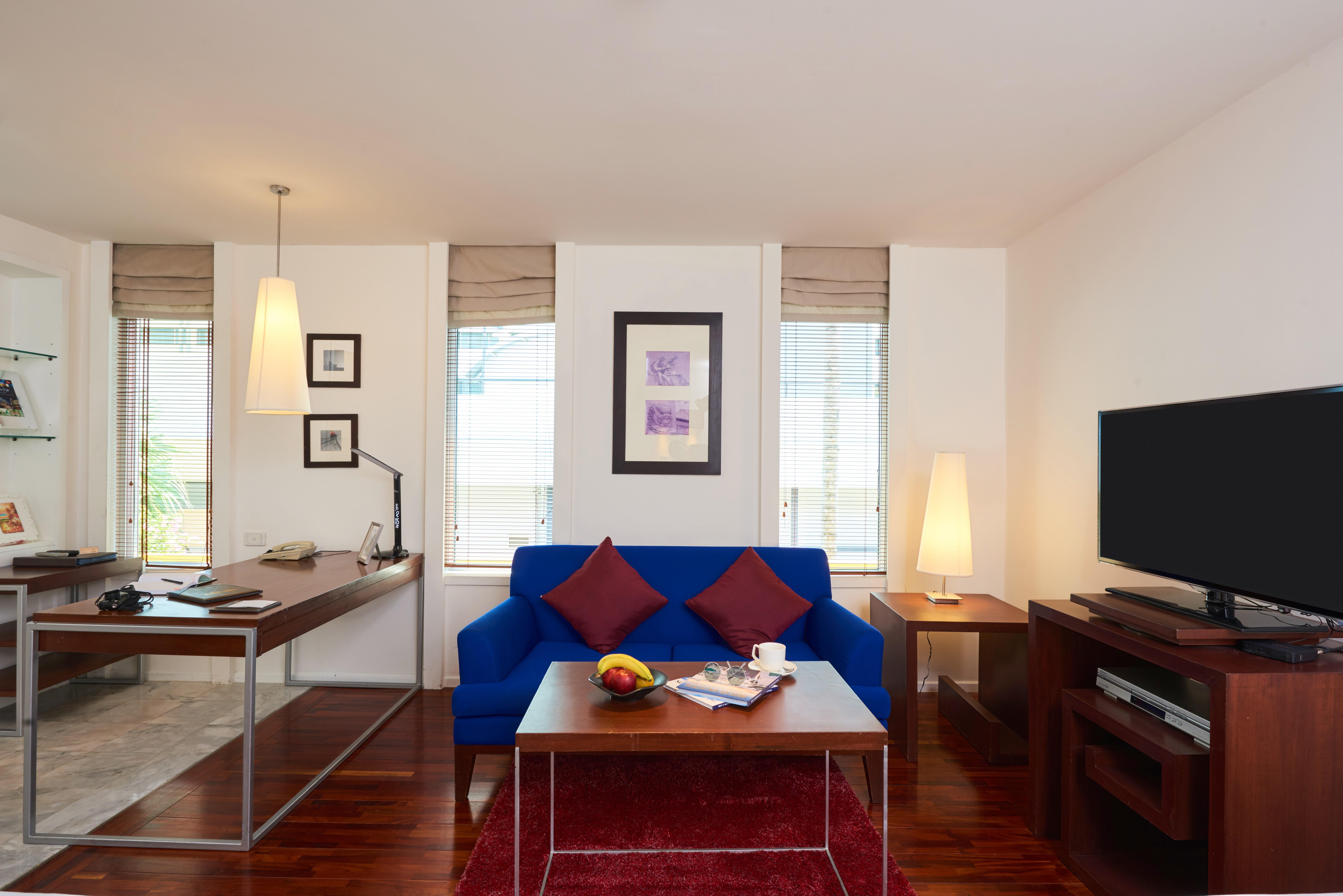 Triple Two Silom Hotel Bangkok Luaran gambar