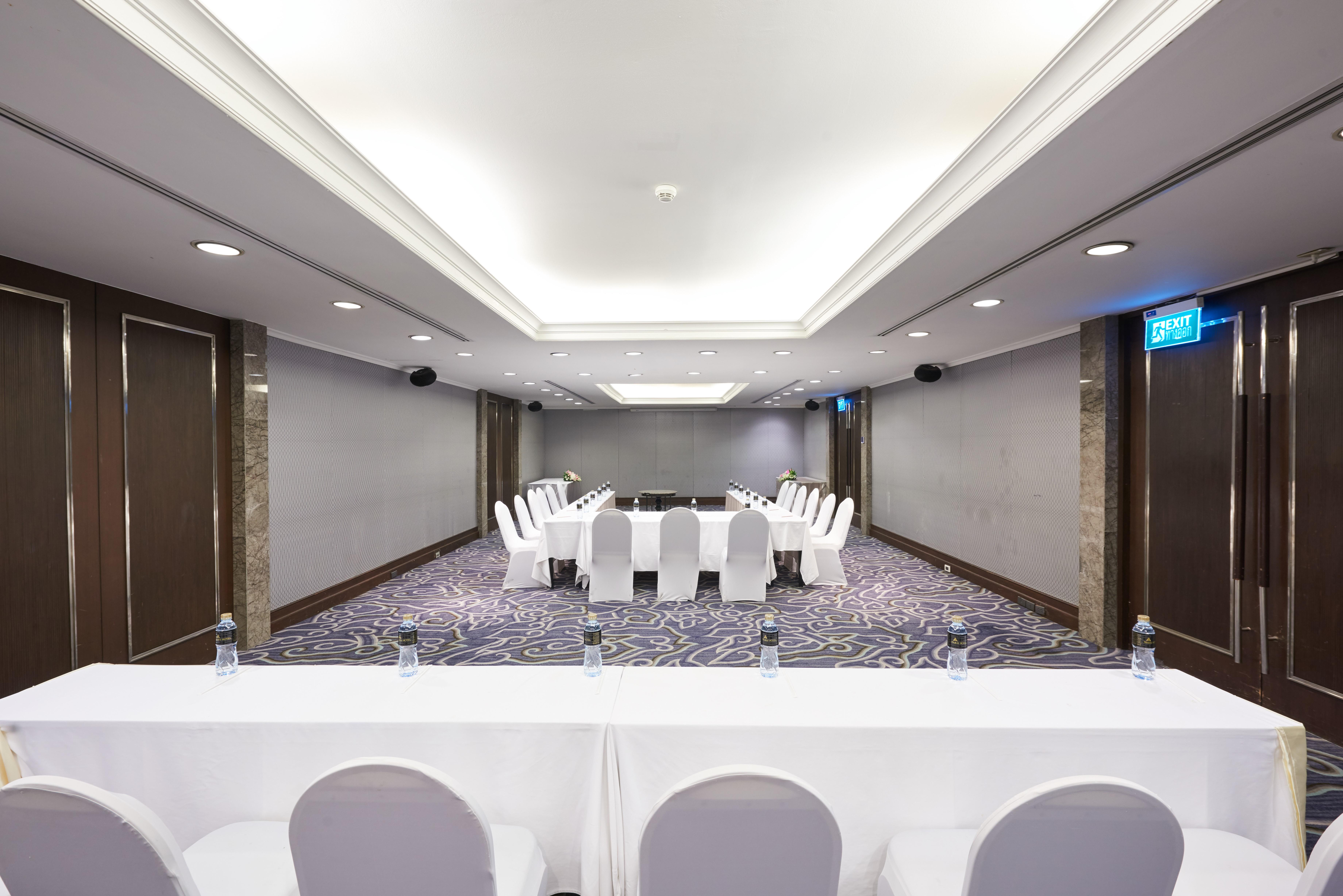 Triple Two Silom Hotel Bangkok Luaran gambar