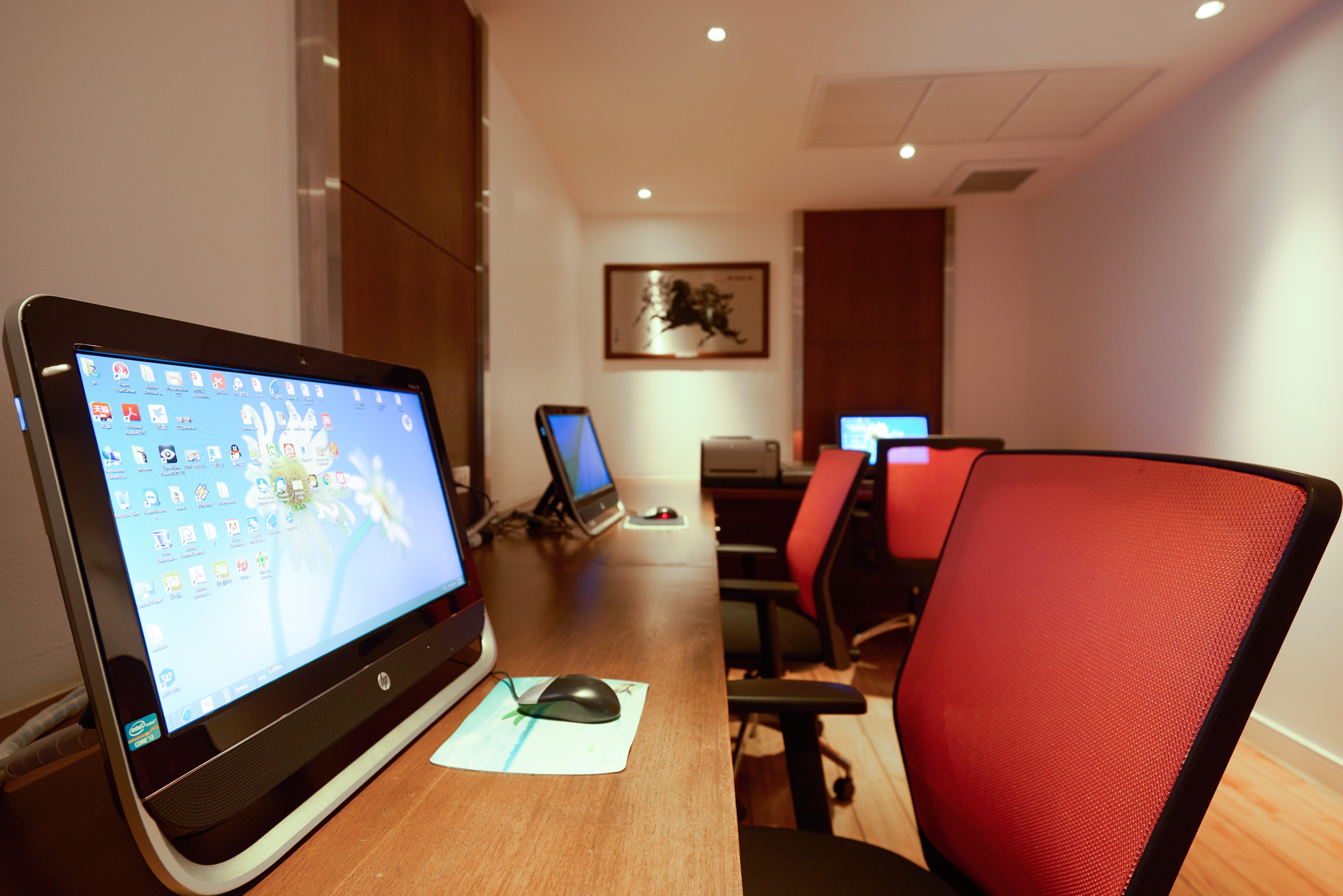 Triple Two Silom Hotel Bangkok Luaran gambar