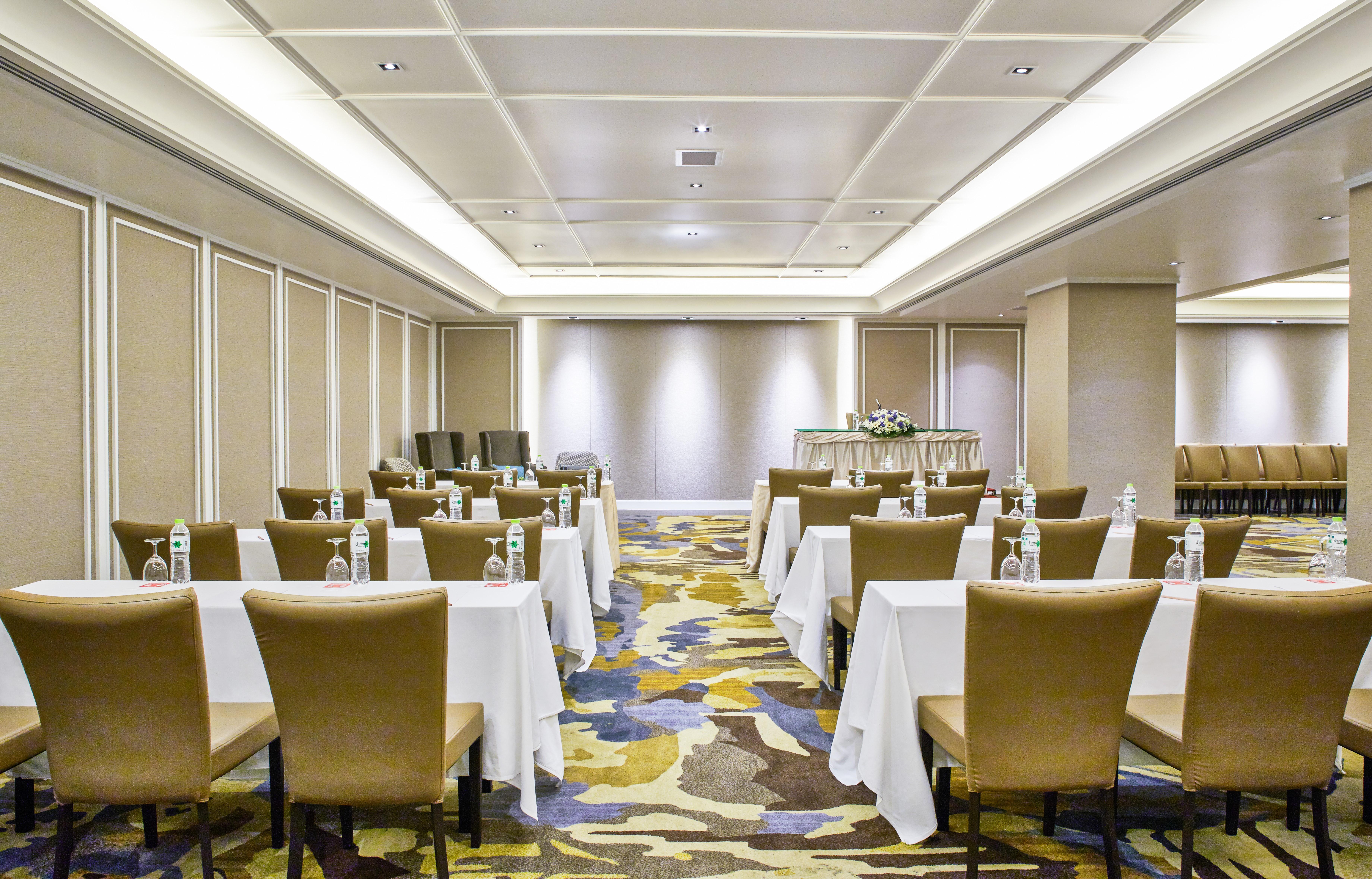 Triple Two Silom Hotel Bangkok Luaran gambar