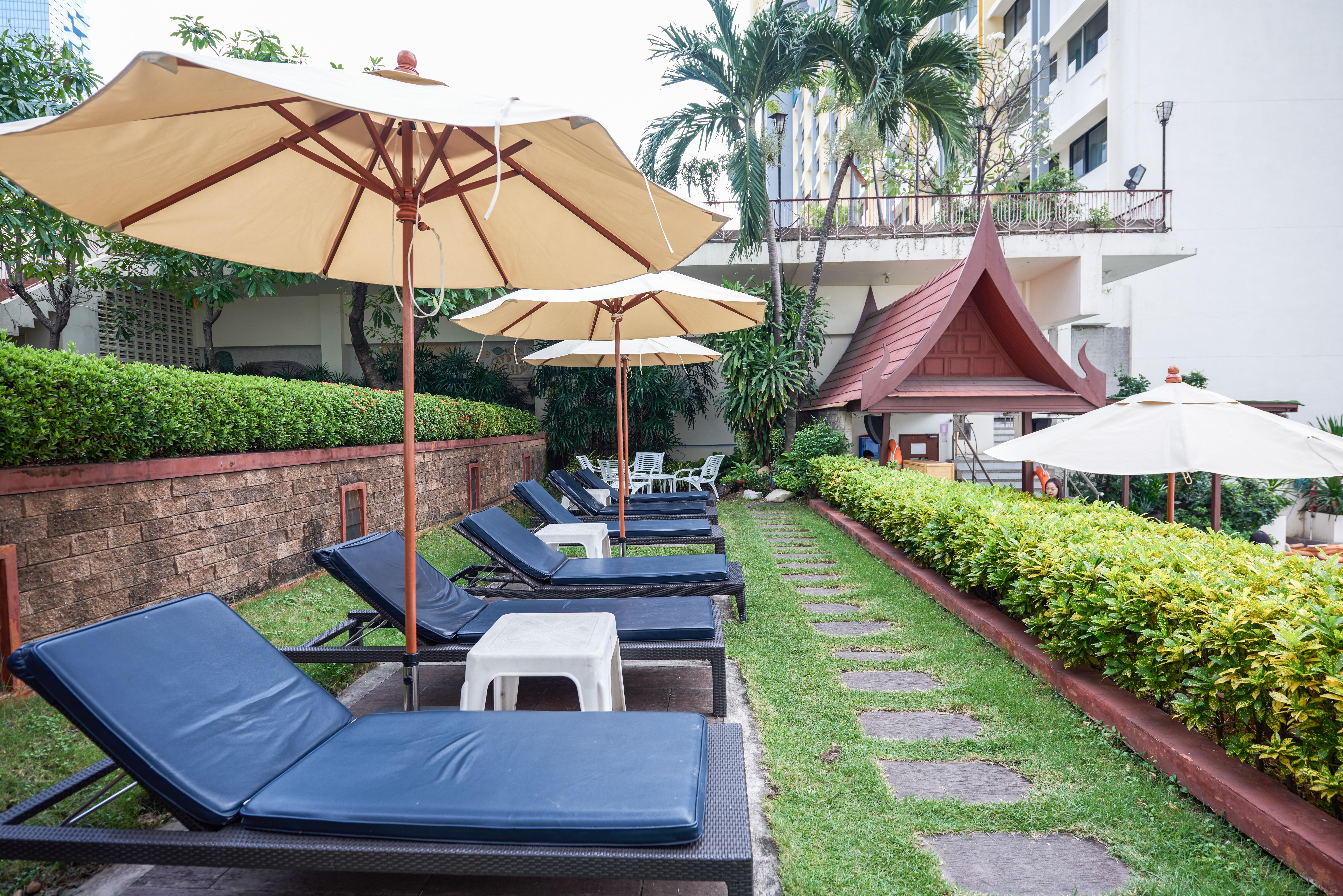 Triple Two Silom Hotel Bangkok Luaran gambar