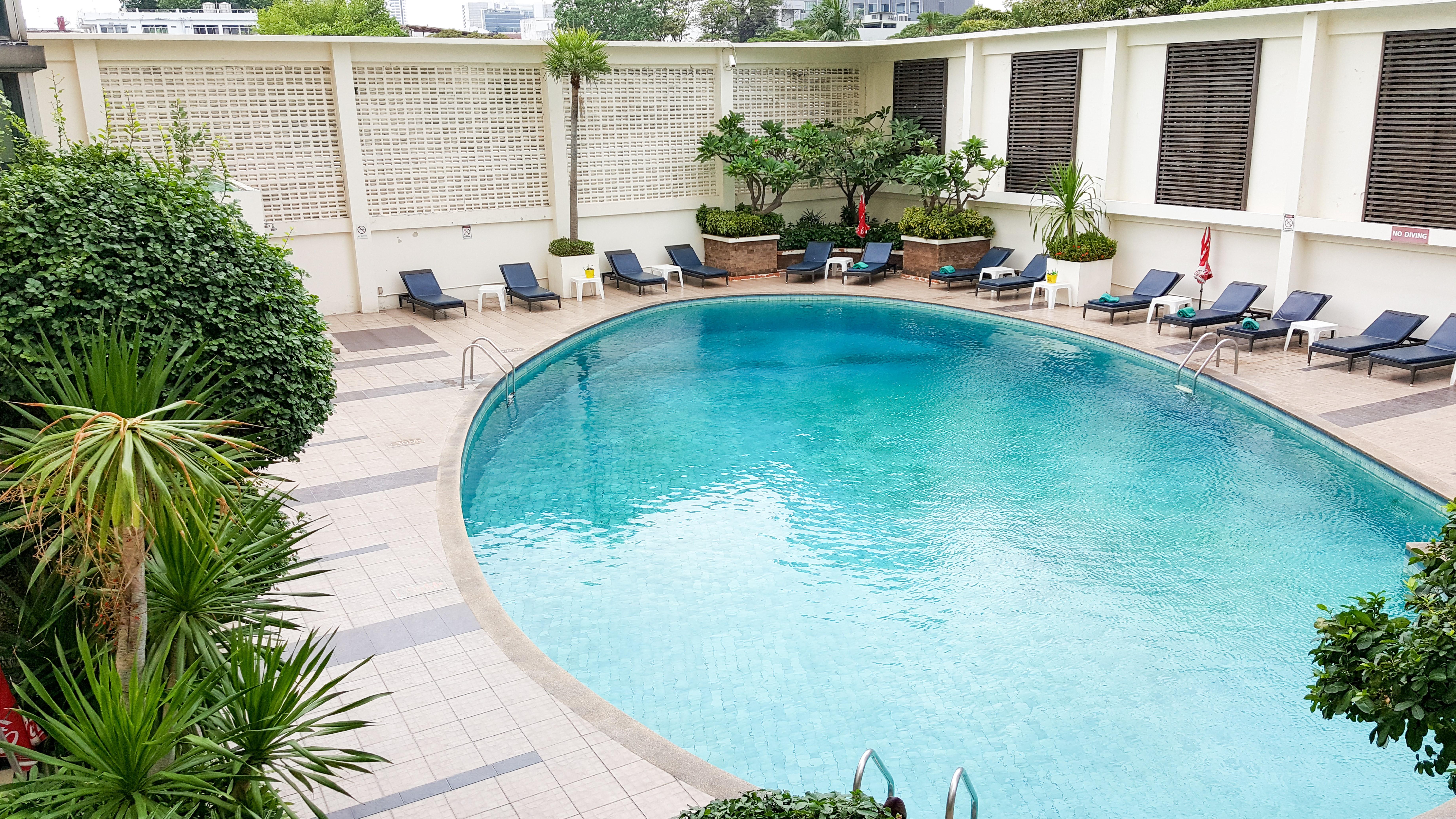 Triple Two Silom Hotel Bangkok Luaran gambar