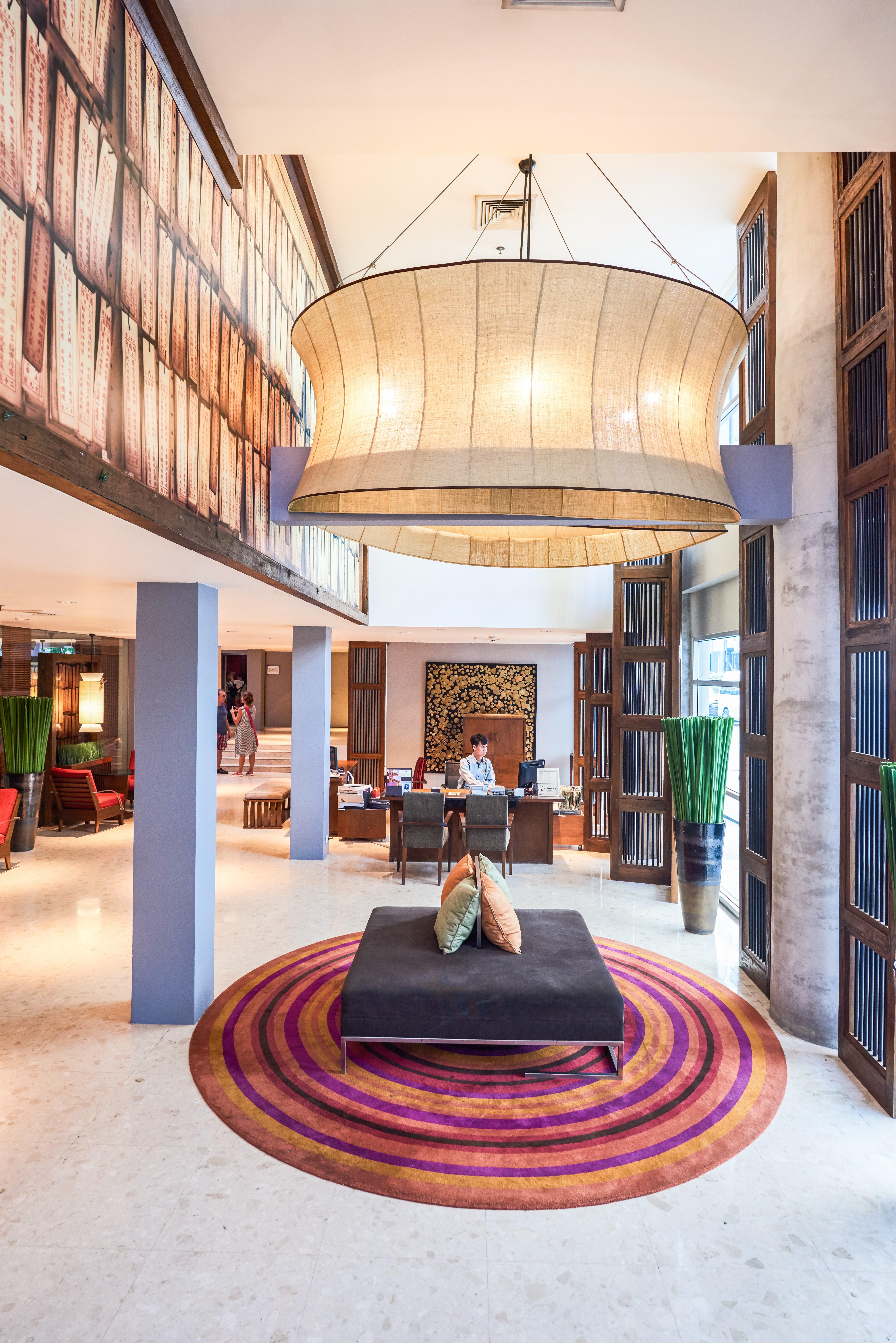 Triple Two Silom Hotel Bangkok Luaran gambar