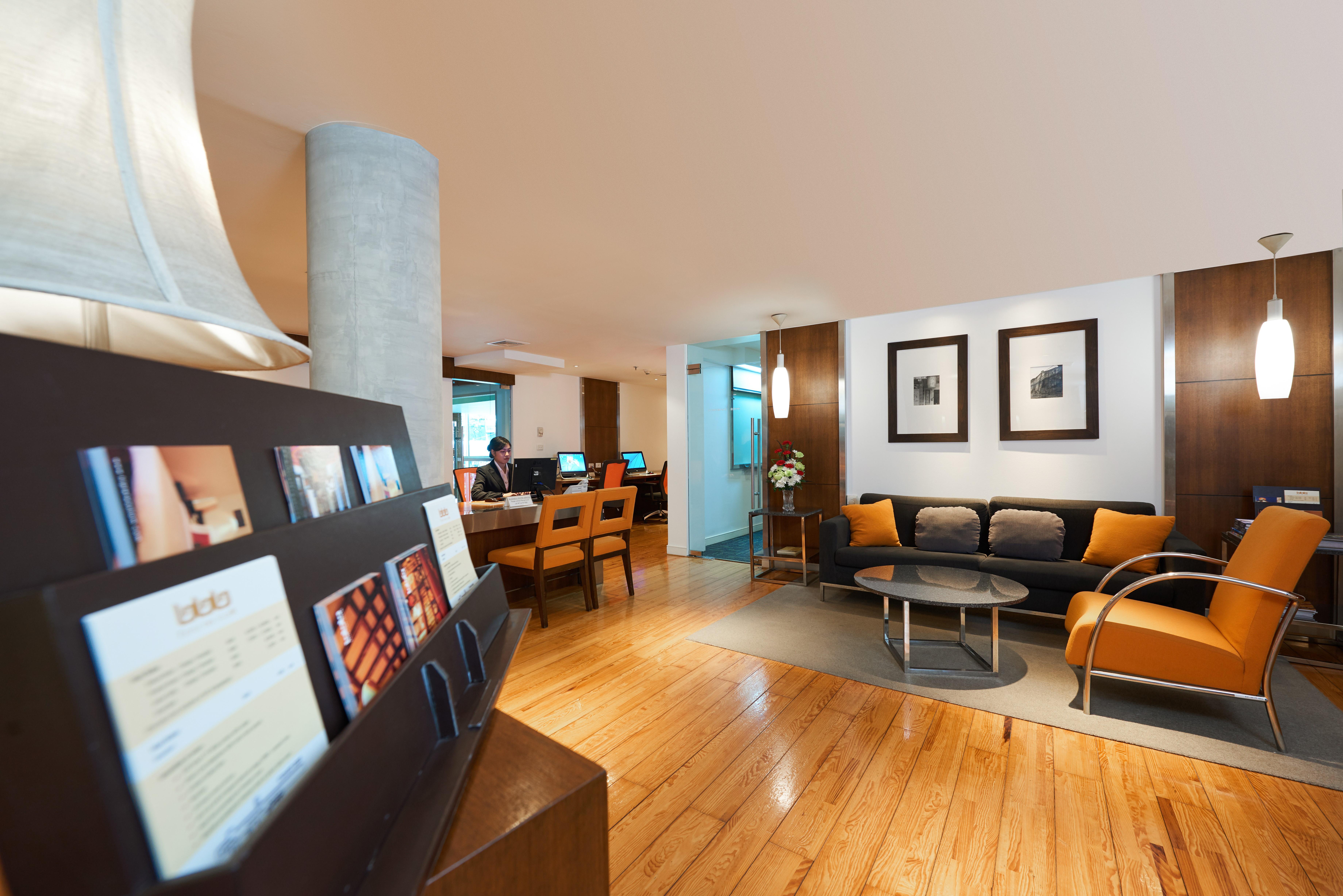 Triple Two Silom Hotel Bangkok Luaran gambar