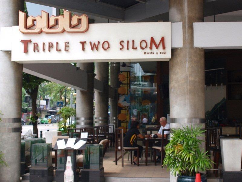 Triple Two Silom Hotel Bangkok Luaran gambar