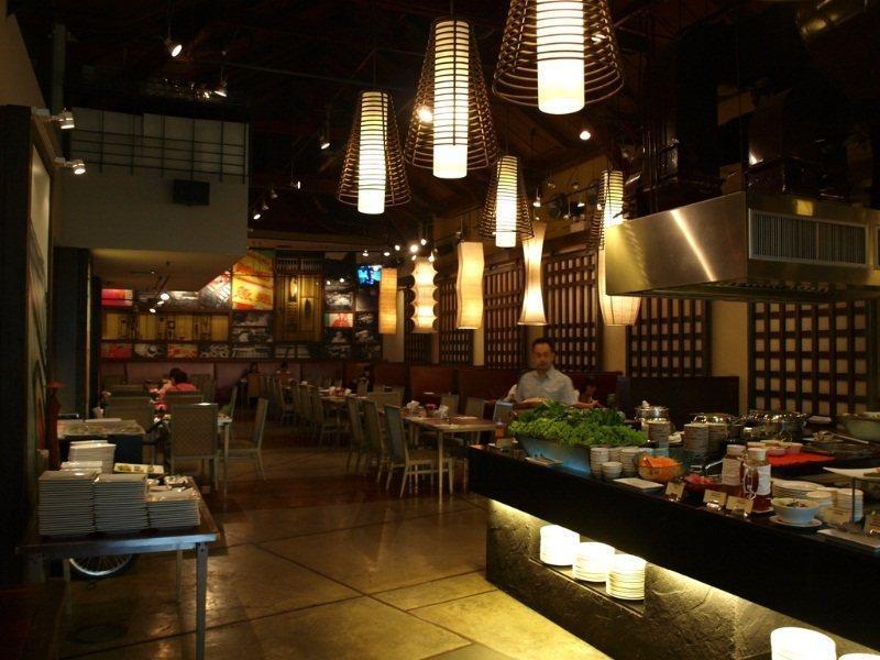 Triple Two Silom Hotel Bangkok Luaran gambar