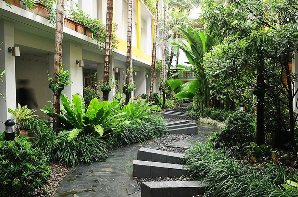 Triple Two Silom Hotel Bangkok Luaran gambar