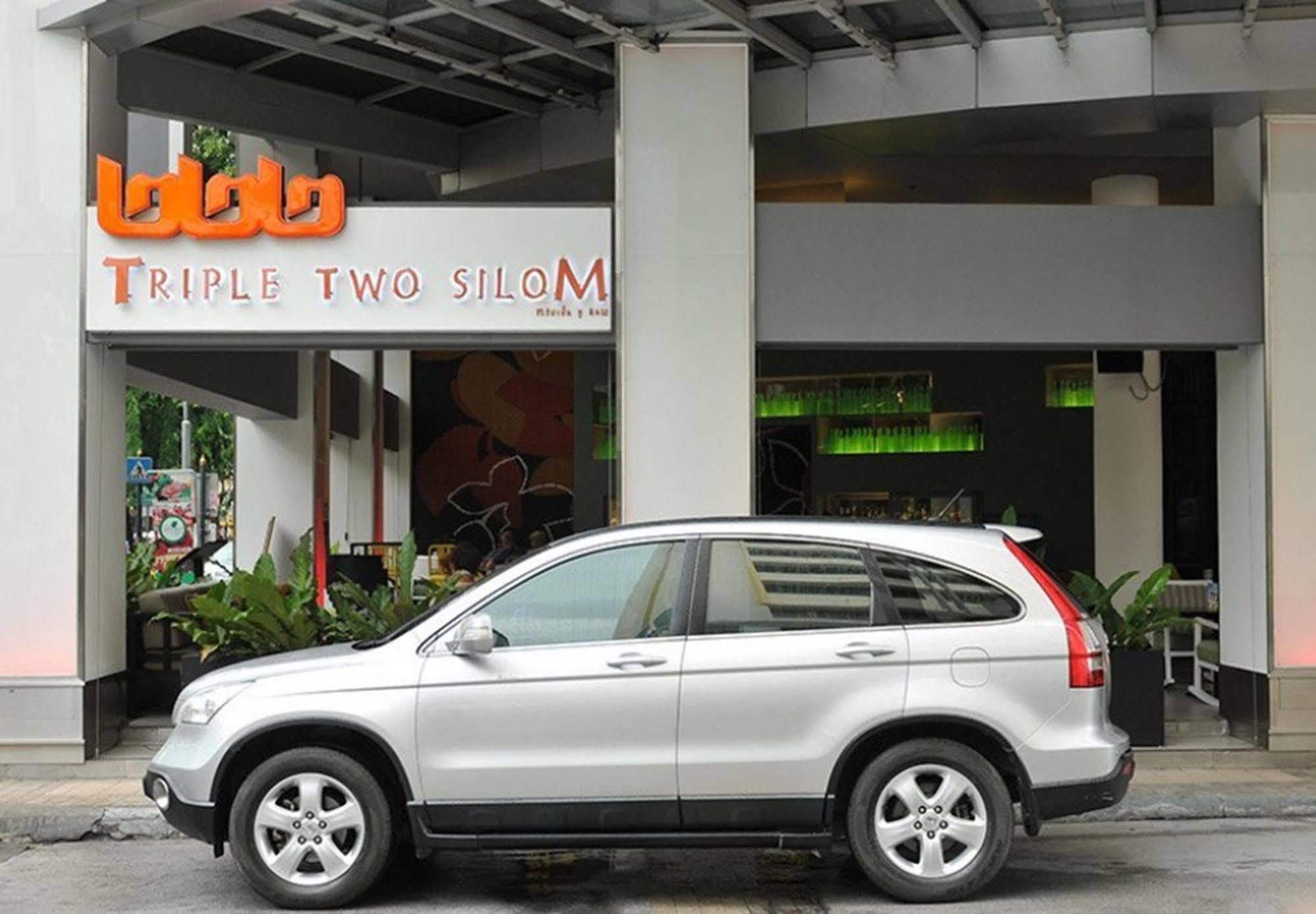 Triple Two Silom Hotel Bangkok Luaran gambar