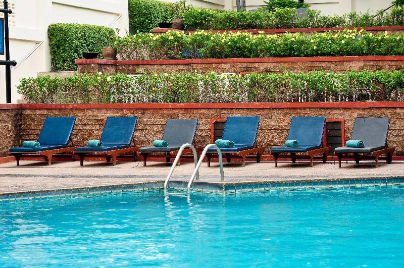 Triple Two Silom Hotel Bangkok Luaran gambar