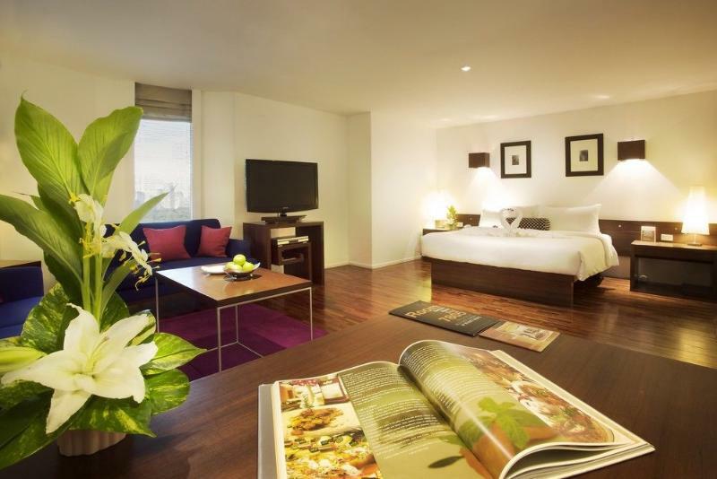 Triple Two Silom Hotel Bangkok Luaran gambar